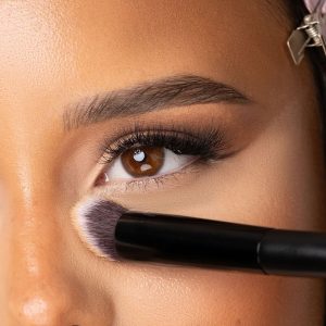 N. 8 Angled Concealer Buffing Brush