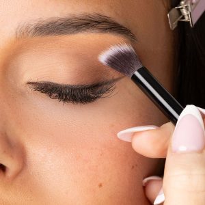 No. 15 Angled Blending Eye Brush