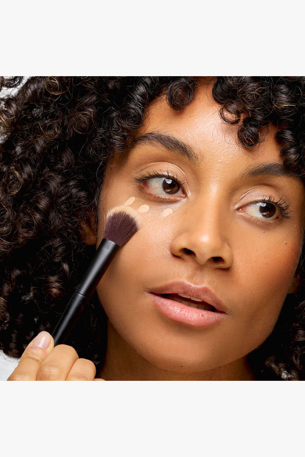 No.25 Brightening Concealer Brush - Image 2