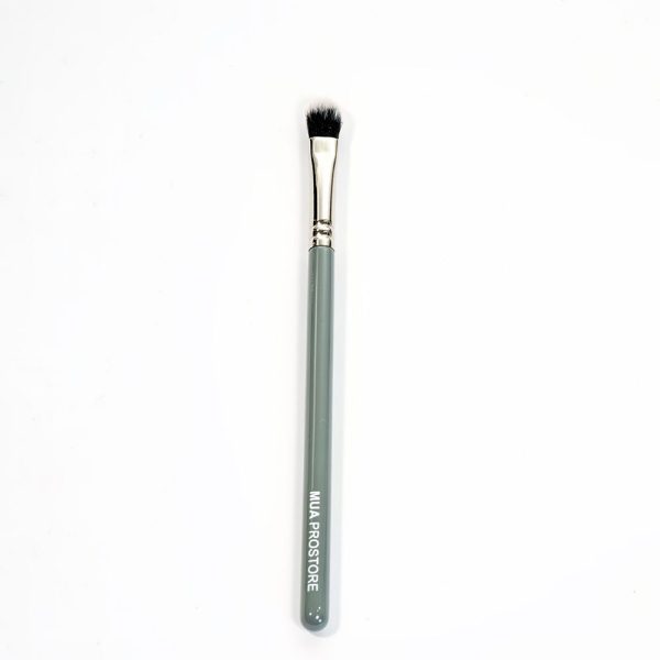 M12. MUA Creamy Eyes Brush