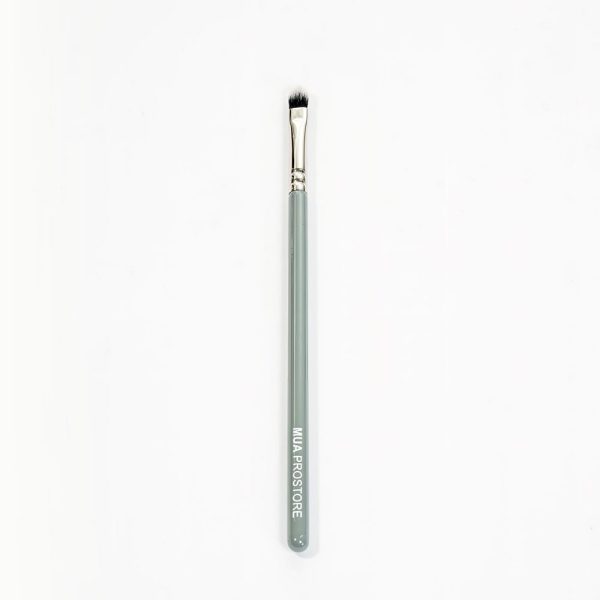 M14. MUA Smallest Eye Brush