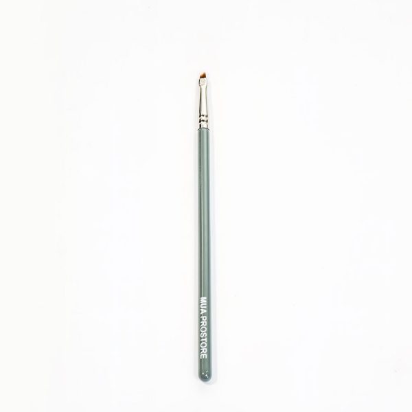 M21. MUA Winged Eyeliner Brush